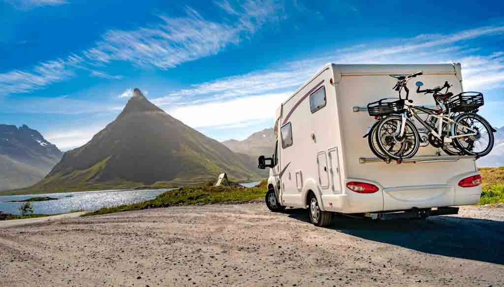 Accessori Utili per il Rimessaggio del Camper: Dalle Coperture alle Batterie